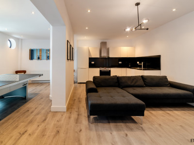 Cladire S+P+2+M centrul orasului pe Bld.Mamaia cu 3 apartamente+spatiu comercial