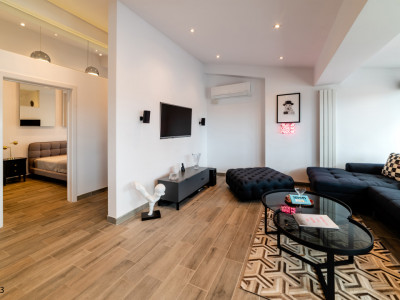 Cladire S+P+2+M centrul orasului pe Bld.Mamaia cu 3 apartamente+spatiu comercial