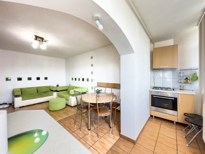 Apartament cu 2 camere in Constanta, Inel II zona Cora transformat in 3 camere