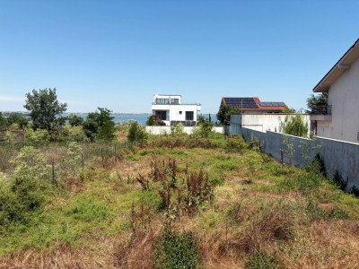Teren intravilan in Palazu Mare, cu vedere spre LAC al 2 lea rand de case 