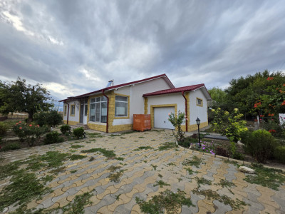 Casa cu 3 camere si garaj - teren 1180 MP - Oituz, jud. Constanta