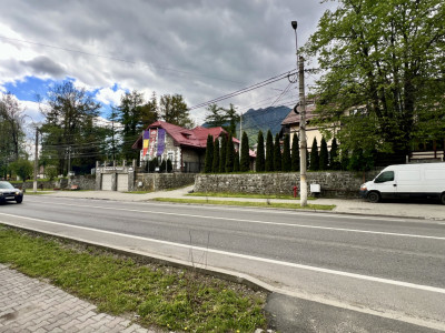 Teren + Cladire - Fostul Padoc al Casei Regale a Romaniei din Statiunea Busteni