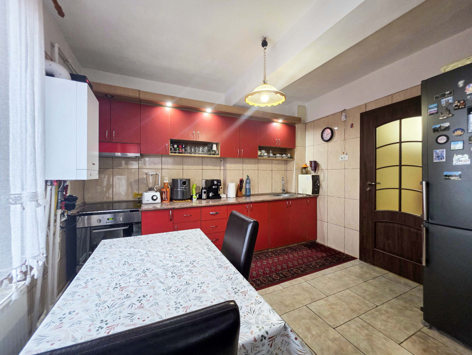 Cladire de vanzare D+P+3E+M, zona Stadion, Pretabil pentru diferite activitati.