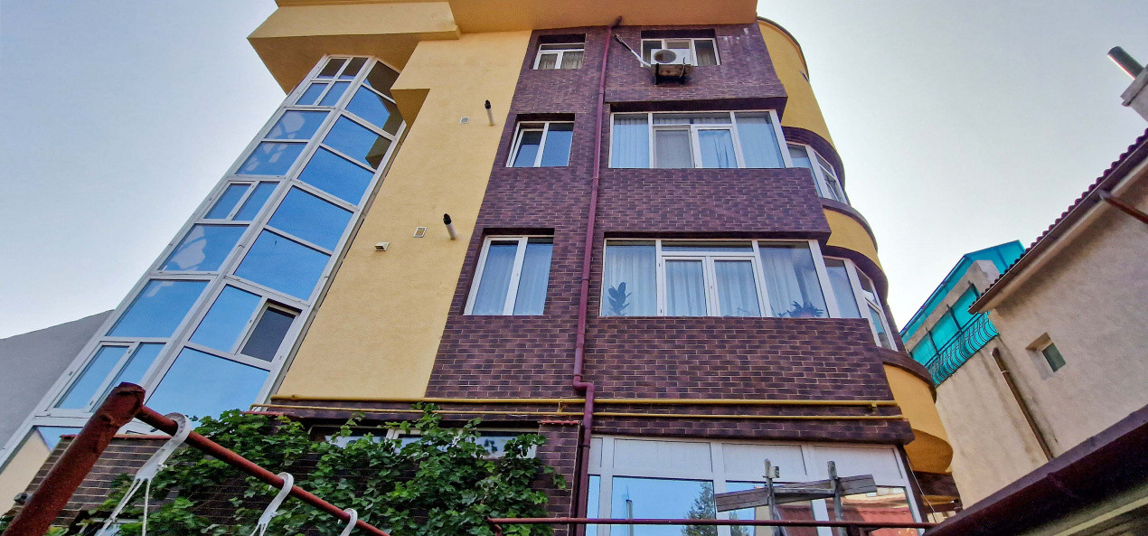 Cladire de vanzare D+P+3E+M, zona Stadion, Pretabil pentru diferite activitati.