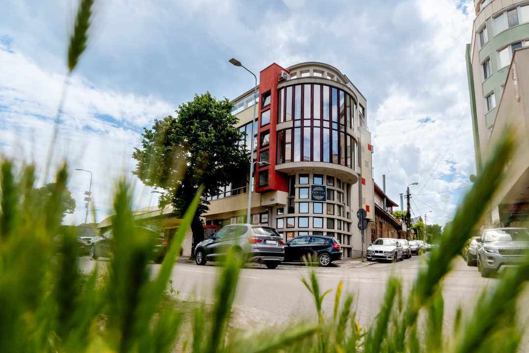 Cladire S+P+2+M centrul orasului pe Bld.Mamaia cu 3 apartamente+spatiu comercial