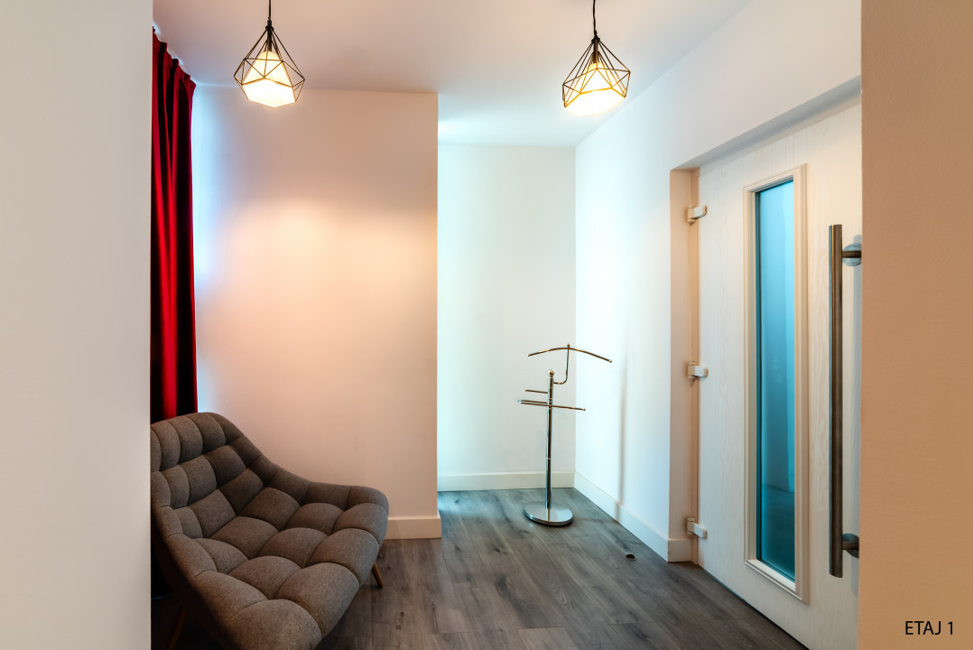 Cladire S+P+2+M centrul orasului pe Bld.Mamaia cu 3 apartamente+spatiu comercial