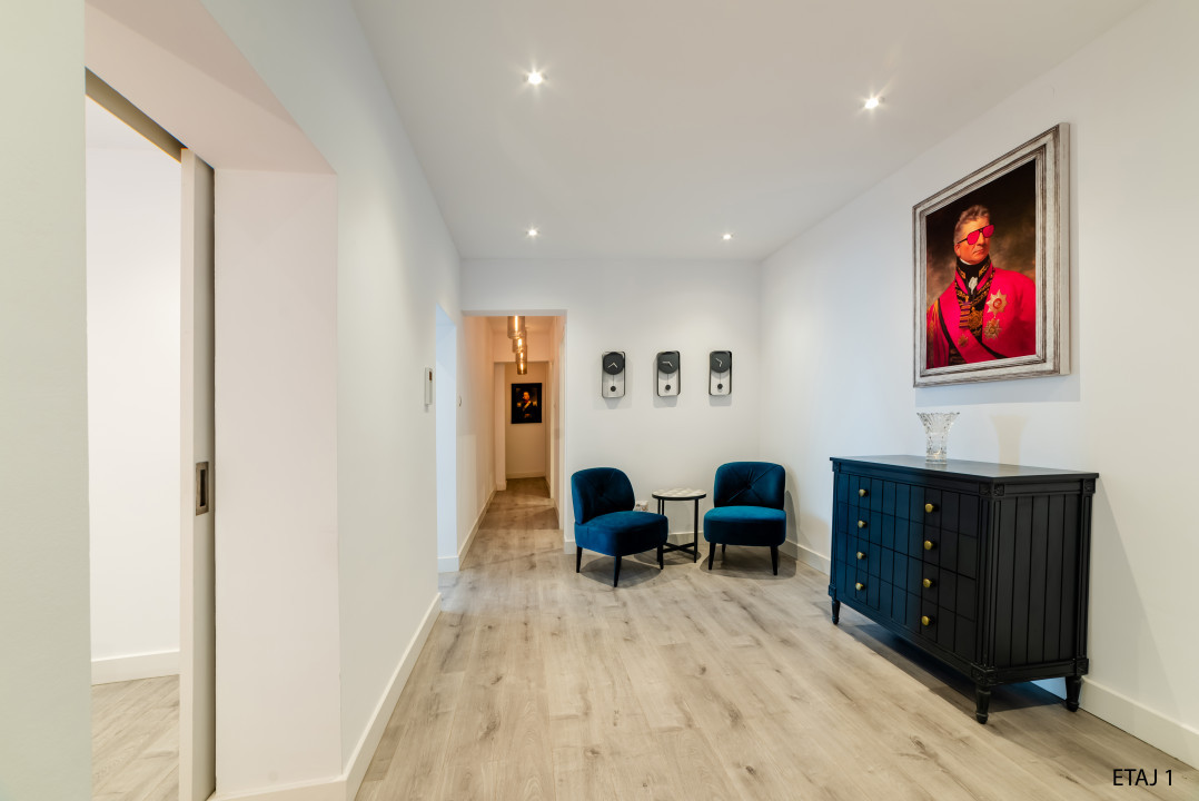 Cladire S+P+2+M centrul orasului pe Bld.Mamaia cu 3 apartamente+spatiu comercial