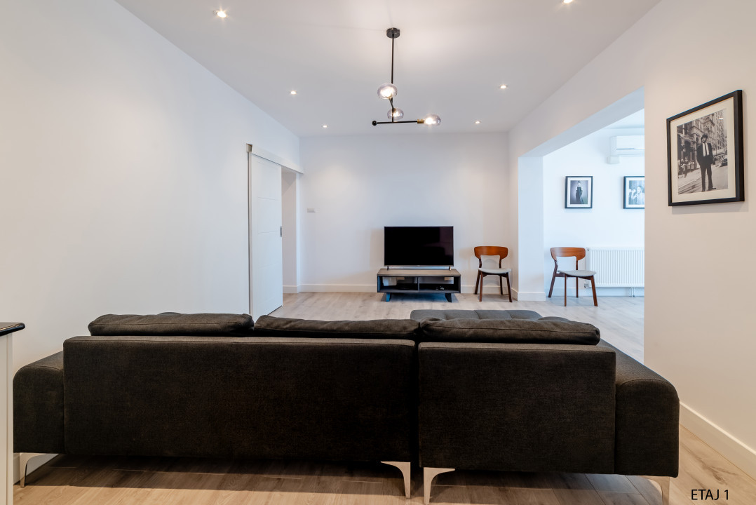 Cladire S+P+2+M centrul orasului pe Bld.Mamaia cu 3 apartamente+spatiu comercial