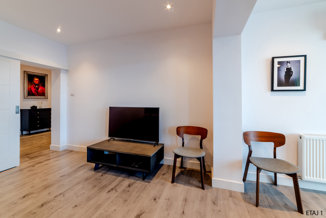 Cladire S+P+2+M centrul orasului pe Bld.Mamaia cu 3 apartamente+spatiu comercial