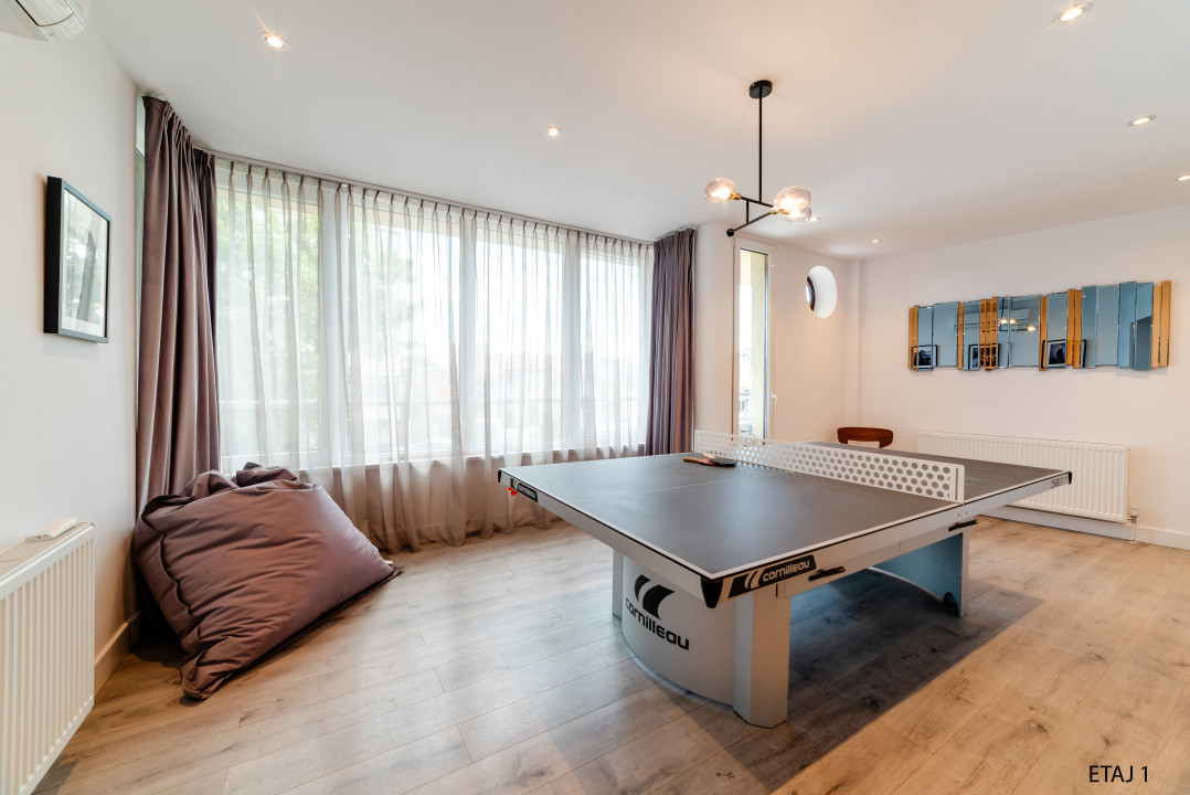 Cladire S+P+2+M centrul orasului pe Bld.Mamaia cu 3 apartamente+spatiu comercial