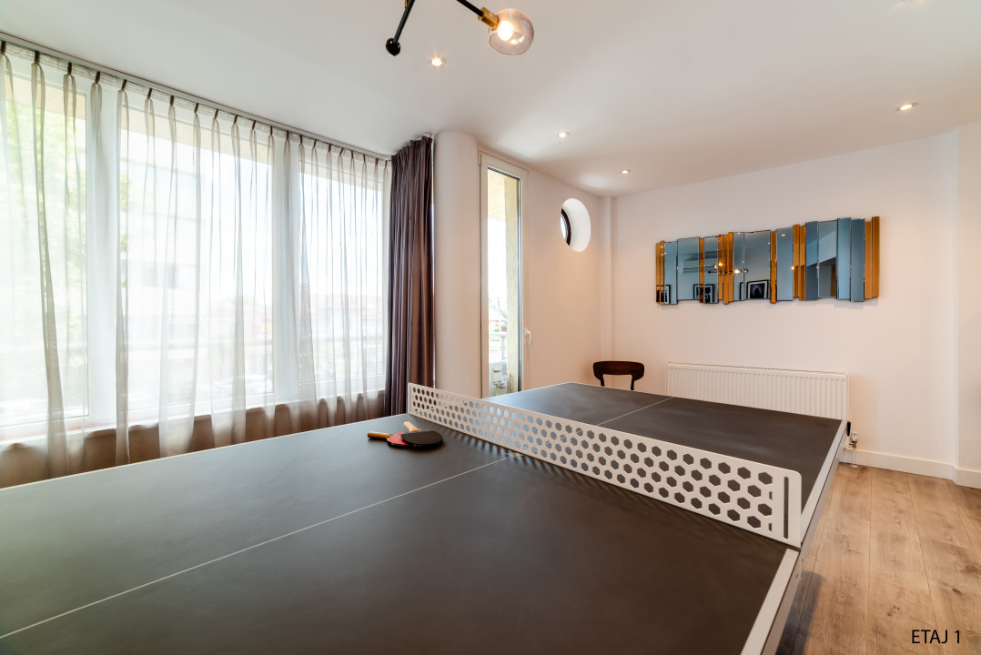 Cladire S+P+2+M centrul orasului pe Bld.Mamaia cu 3 apartamente+spatiu comercial