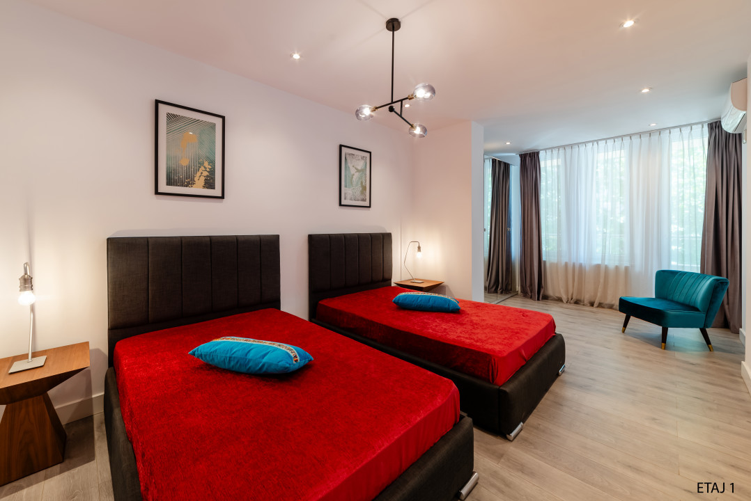 Cladire S+P+2+M centrul orasului pe Bld.Mamaia cu 3 apartamente+spatiu comercial