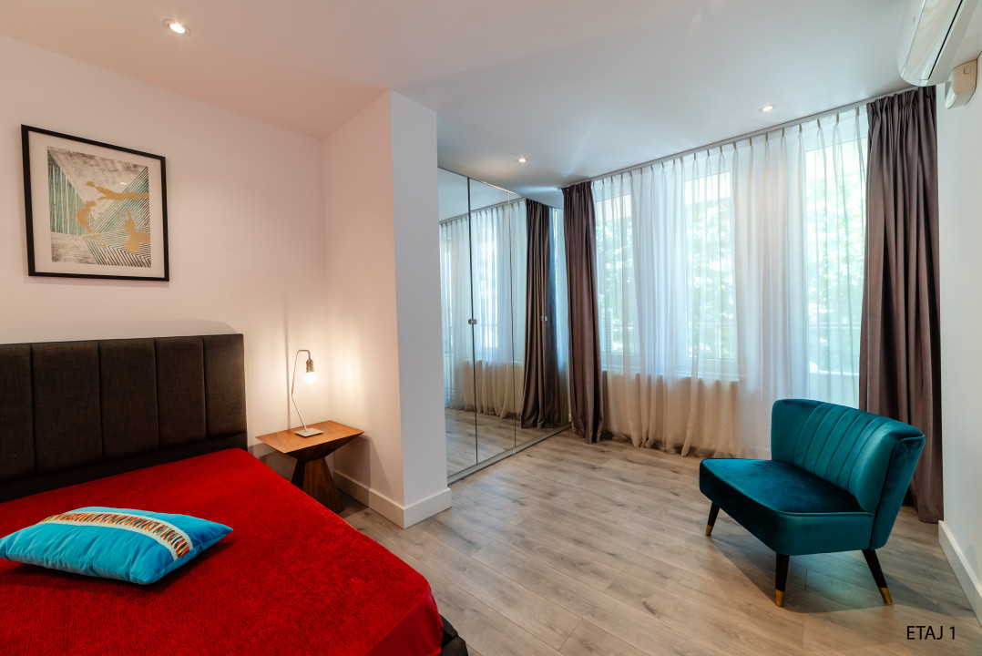 Cladire S+P+2+M centrul orasului pe Bld.Mamaia cu 3 apartamente+spatiu comercial