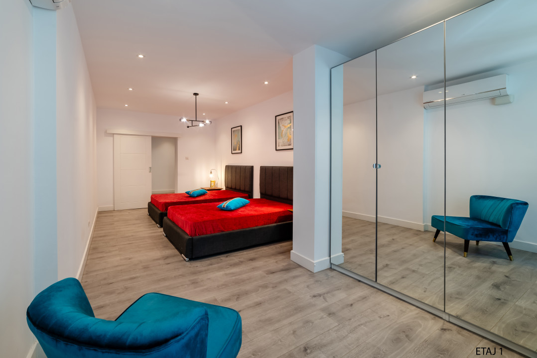 Cladire S+P+2+M centrul orasului pe Bld.Mamaia cu 3 apartamente+spatiu comercial