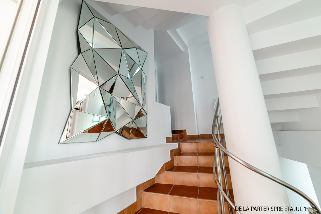 Cladire S+P+2+M centrul orasului pe Bld.Mamaia cu 3 apartamente+spatiu comercial