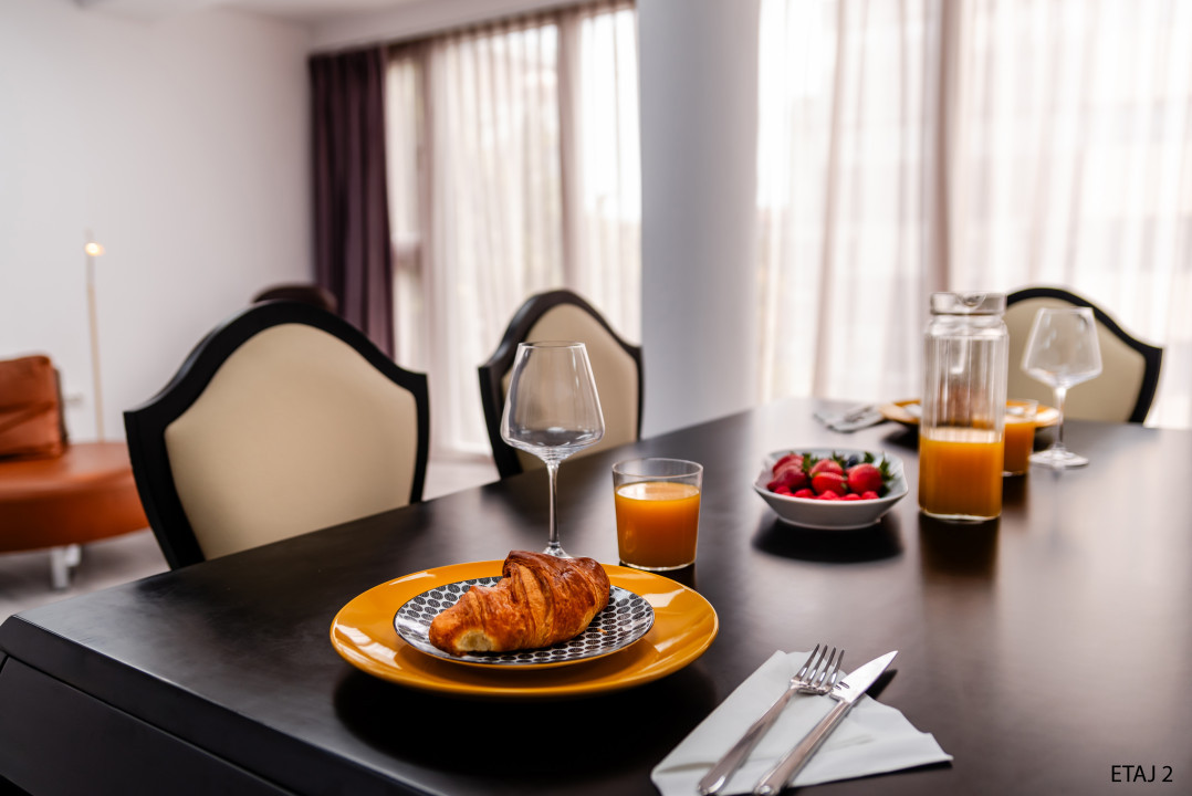 Cladire S+P+2+M centrul orasului pe Bld.Mamaia cu 3 apartamente+spatiu comercial