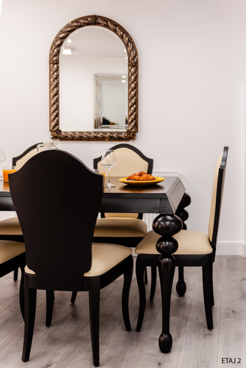 Cladire S+P+2+M centrul orasului pe Bld.Mamaia cu 3 apartamente+spatiu comercial