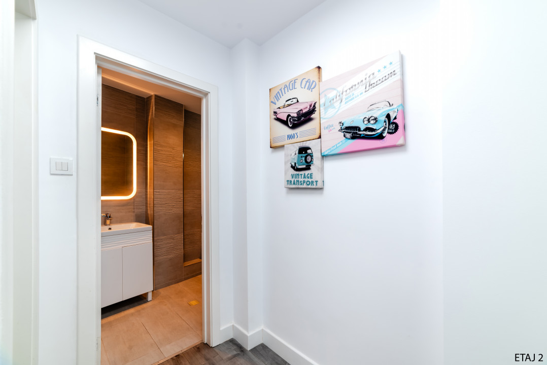 Cladire S+P+2+M centrul orasului pe Bld.Mamaia cu 3 apartamente+spatiu comercial