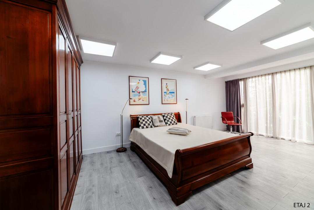 Cladire S+P+2+M centrul orasului pe Bld.Mamaia cu 3 apartamente+spatiu comercial