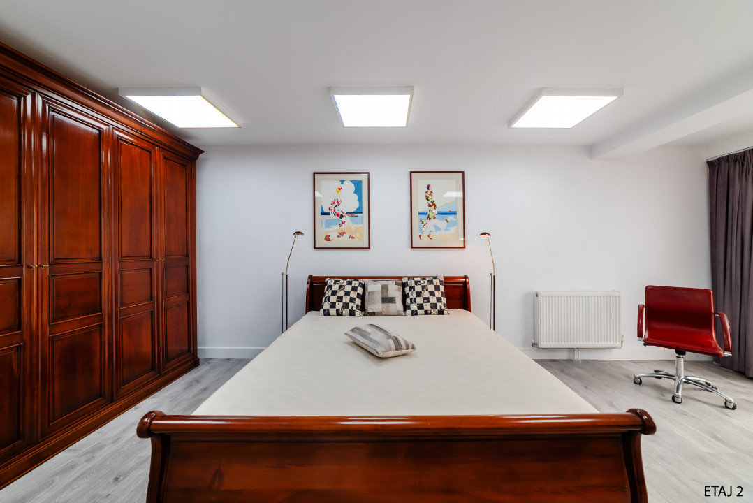 Cladire S+P+2+M centrul orasului pe Bld.Mamaia cu 3 apartamente+spatiu comercial