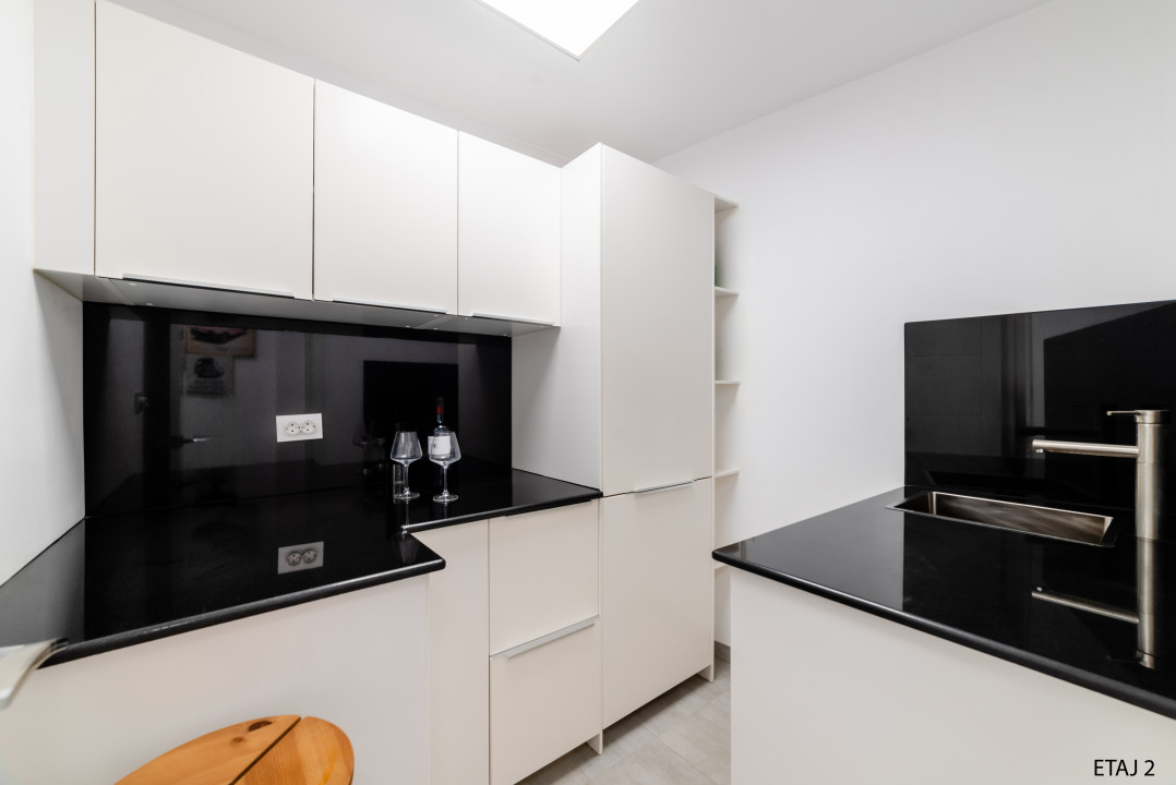 Cladire S+P+2+M centrul orasului pe Bld.Mamaia cu 3 apartamente+spatiu comercial