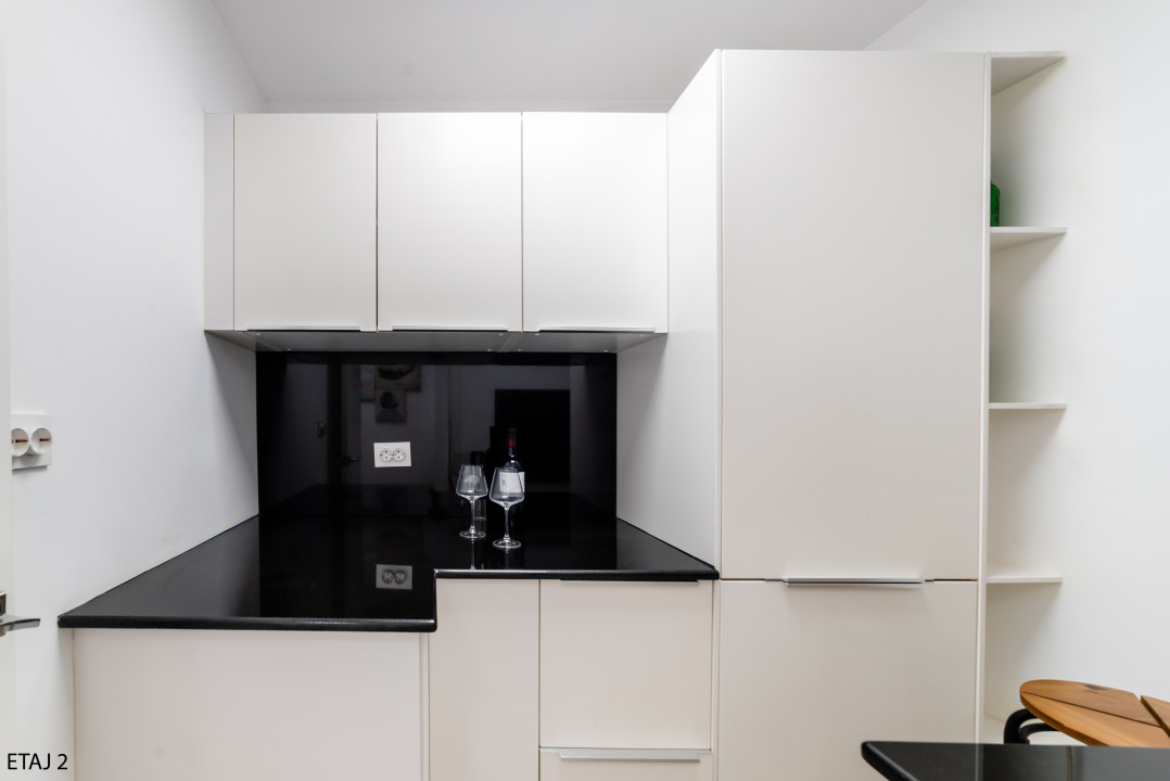 Cladire S+P+2+M centrul orasului pe Bld.Mamaia cu 3 apartamente+spatiu comercial