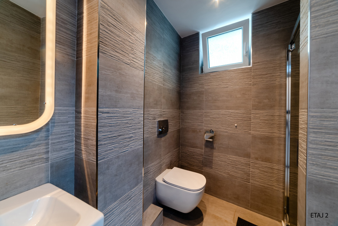 Cladire S+P+2+M centrul orasului pe Bld.Mamaia cu 3 apartamente+spatiu comercial