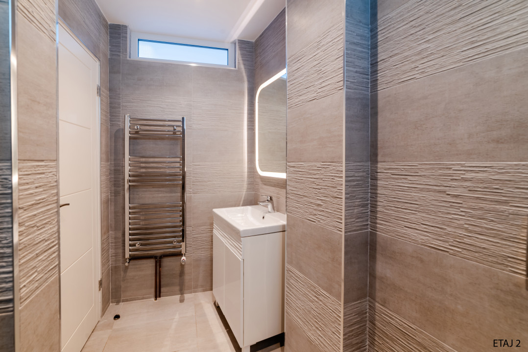 Cladire S+P+2+M centrul orasului pe Bld.Mamaia cu 3 apartamente+spatiu comercial