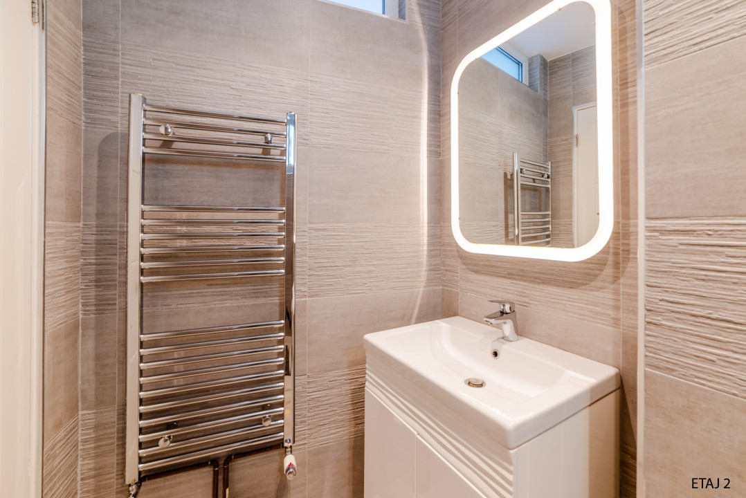 Cladire S+P+2+M centrul orasului pe Bld.Mamaia cu 3 apartamente+spatiu comercial