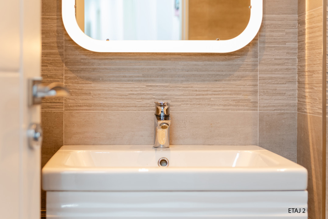 Cladire S+P+2+M centrul orasului pe Bld.Mamaia cu 3 apartamente+spatiu comercial