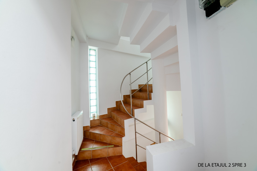 Cladire S+P+2+M centrul orasului pe Bld.Mamaia cu 3 apartamente+spatiu comercial