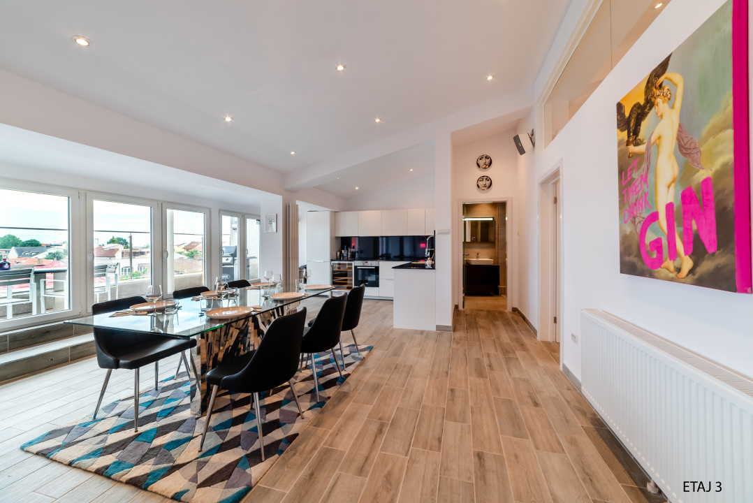 Cladire S+P+2+M centrul orasului pe Bld.Mamaia cu 3 apartamente+spatiu comercial