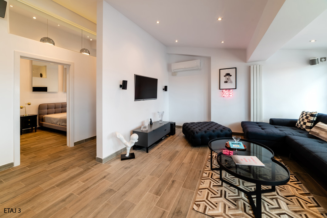 Cladire S+P+2+M centrul orasului pe Bld.Mamaia cu 3 apartamente+spatiu comercial