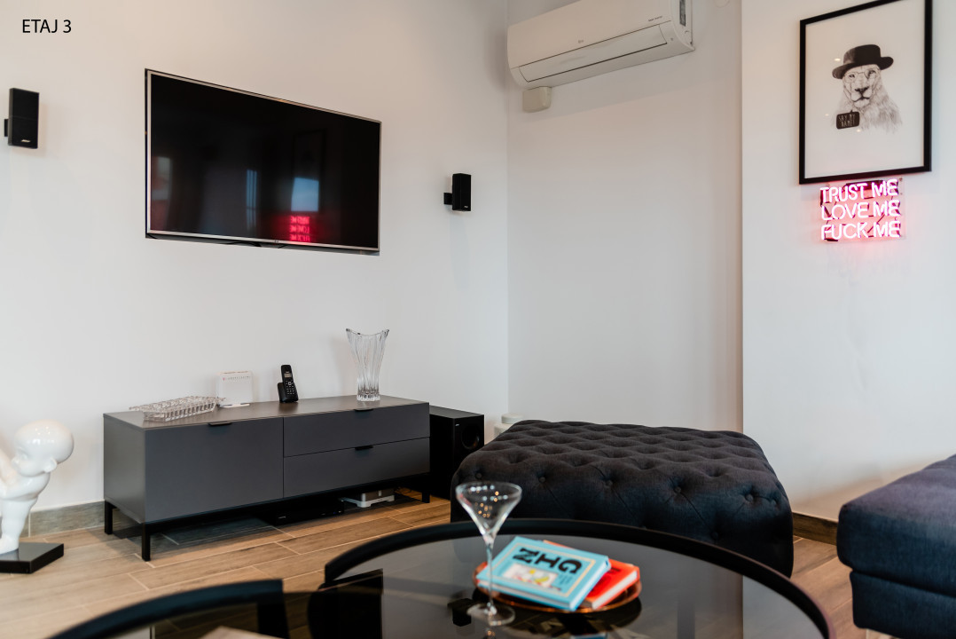 Cladire S+P+2+M centrul orasului pe Bld.Mamaia cu 3 apartamente+spatiu comercial