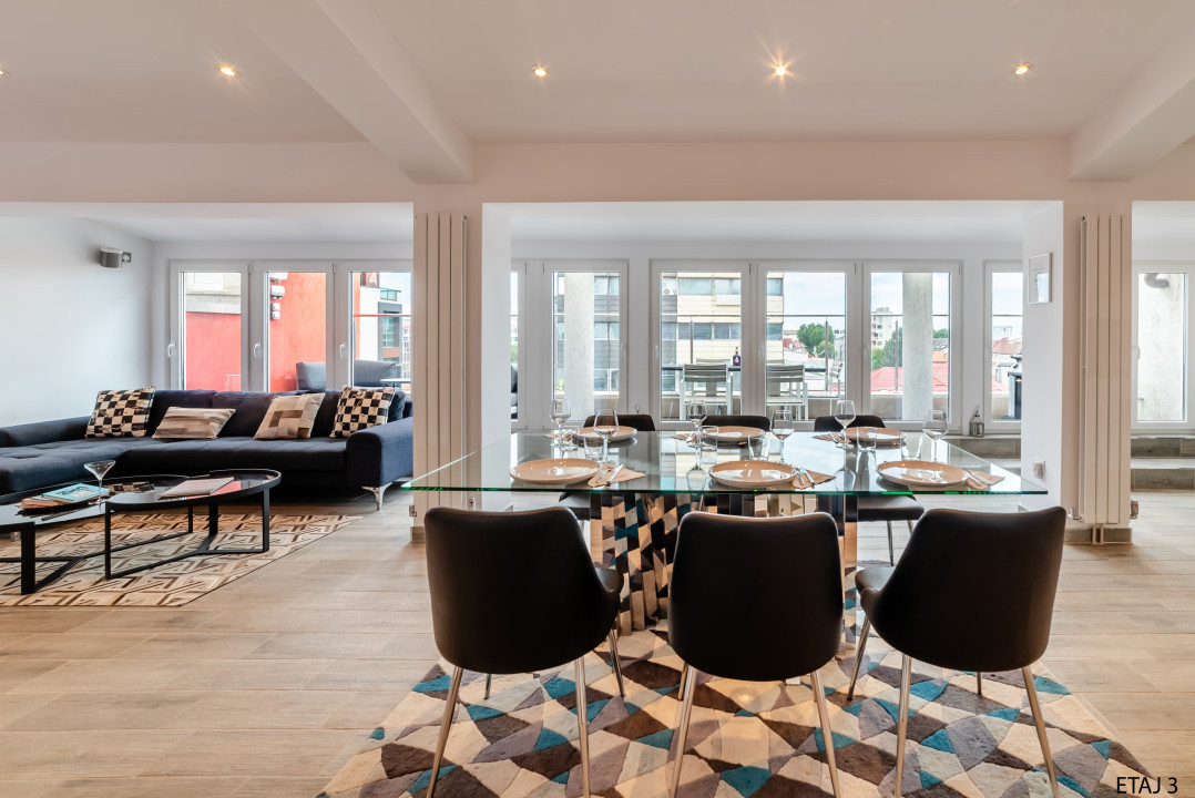 Cladire S+P+2+M centrul orasului pe Bld.Mamaia cu 3 apartamente+spatiu comercial