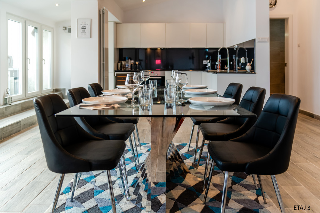 Cladire S+P+2+M centrul orasului pe Bld.Mamaia cu 3 apartamente+spatiu comercial