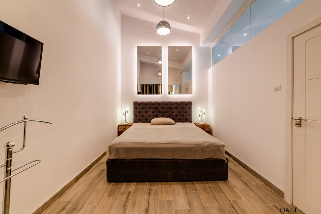 Cladire S+P+2+M centrul orasului pe Bld.Mamaia cu 3 apartamente+spatiu comercial