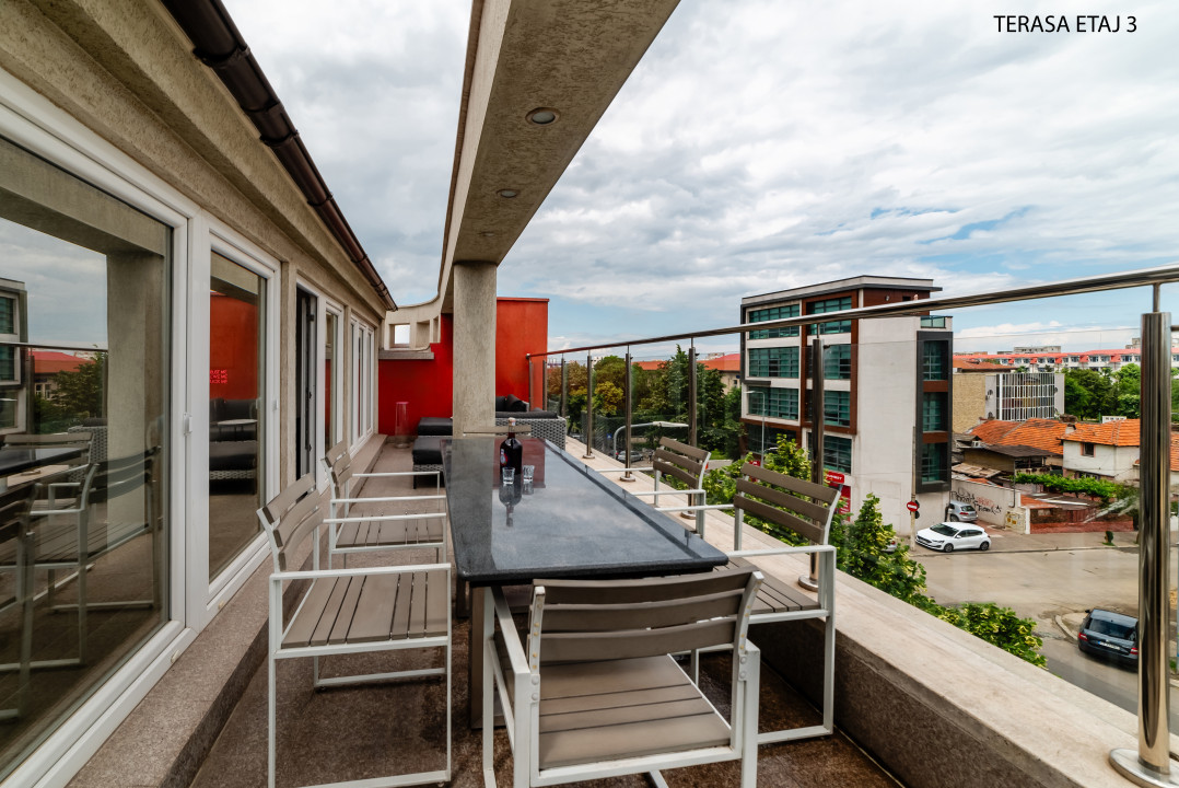 Cladire S+P+2+M centrul orasului pe Bld.Mamaia cu 3 apartamente+spatiu comercial