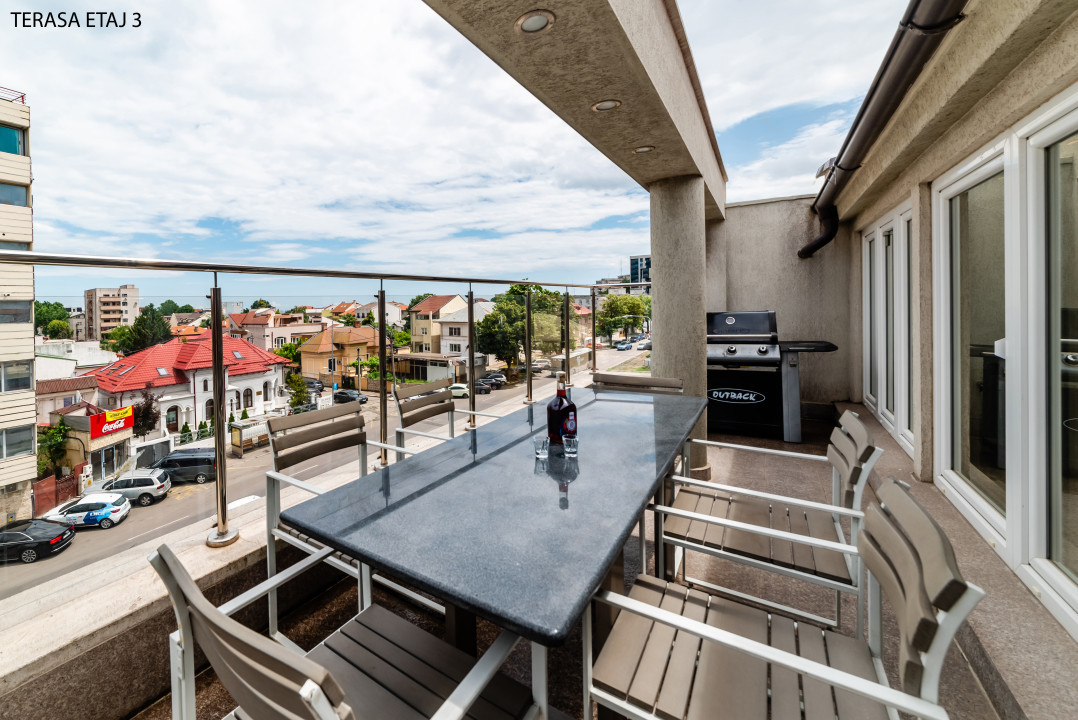 Cladire S+P+2+M centrul orasului pe Bld.Mamaia cu 3 apartamente+spatiu comercial