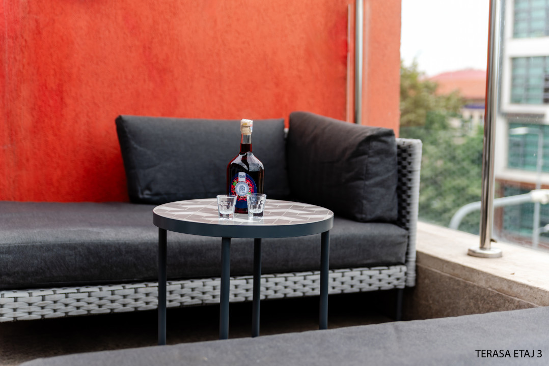 Cladire S+P+2+M centrul orasului pe Bld.Mamaia cu 3 apartamente+spatiu comercial