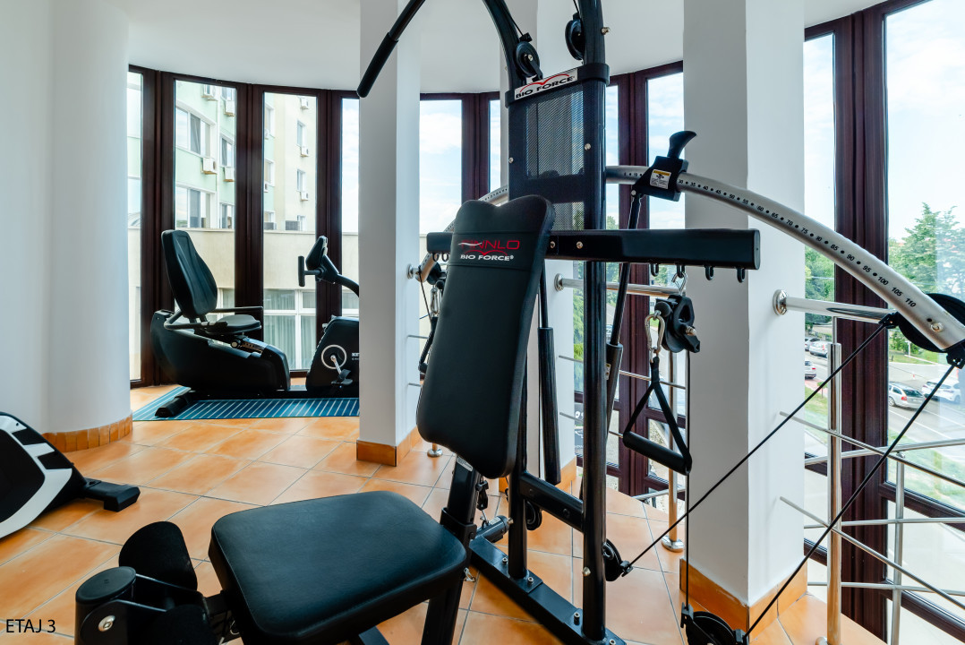 Cladire S+P+2+M centrul orasului pe Bld.Mamaia cu 3 apartamente+spatiu comercial