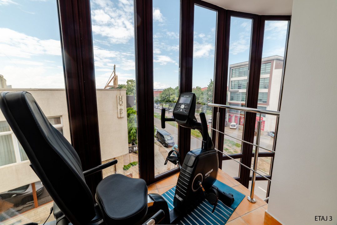 Cladire S+P+2+M centrul orasului pe Bld.Mamaia cu 3 apartamente+spatiu comercial