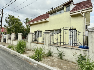 Vila individuală de vanzare Ovidiu Sud pe colt 