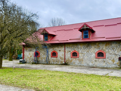 Imobil cu valoare istorică în Bușteni – Poiana Țapului | Teren 1.717 mp la DN1