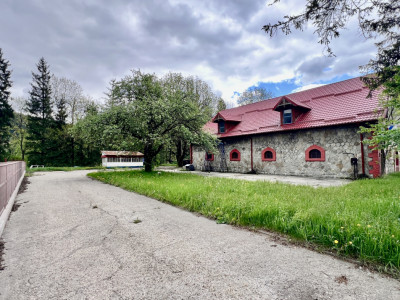 Teren+Cladire - Fostul Padoc al Casei Regale a Romaniei din Busteni