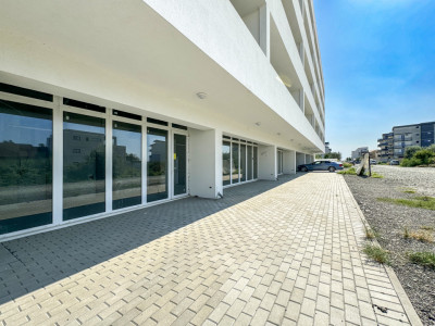 Spatiu comercial in Mamaia Nord, cu doua intrari, la 250m de plaja