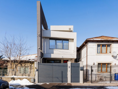 Vilă P+1+2 retras Zona Delfinariu-finisaje calitate-9 camere-3parcari-3terase