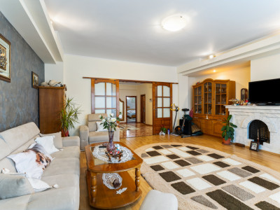 Vila de vânzare Faleza Nord de 557 mpt compusă din 3 apartamente lângă ZoomBeach