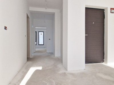 Apartament de 3 camere decomandat, 2 grupuri sanitare, 95mp utili zona TomisPlus