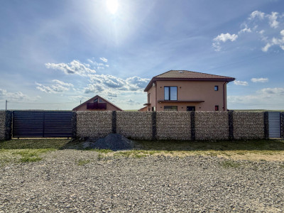 Casa moderna P+1  cu vedere la lac , Corbu 